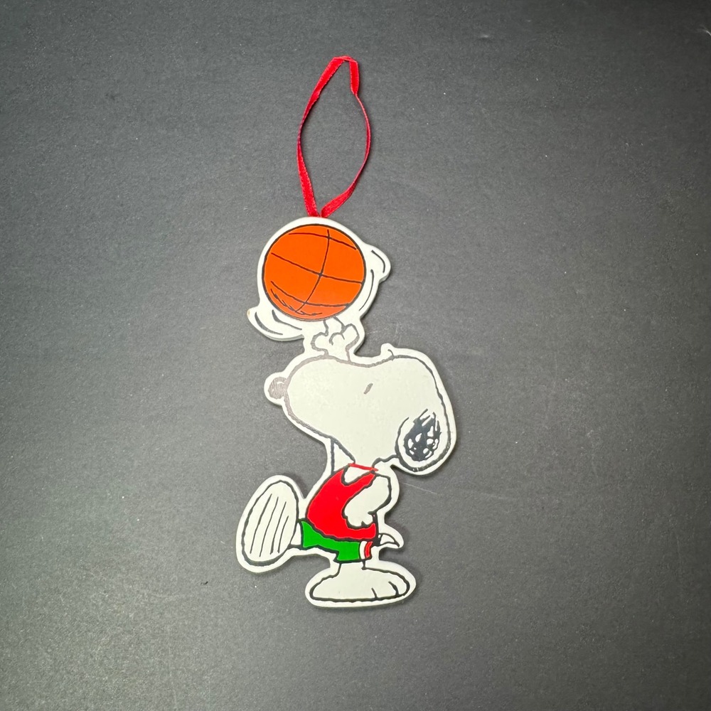 Kurt S. Adler Snoopy Peanuts Christmas Ornament Basketball Player Hanging‎ Decor